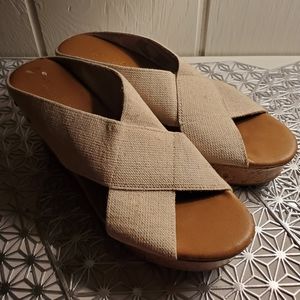 Criss cross wedge heels🍒